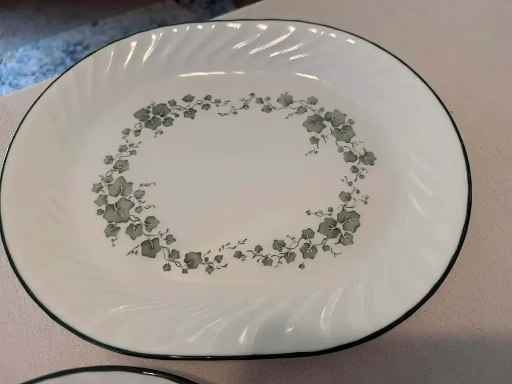 Set of 3 Corelle Callaway Holiday Serving Platters with Ivy and Ribbon Motif